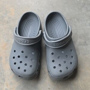 CROCS Classic Clog in Dark Gray